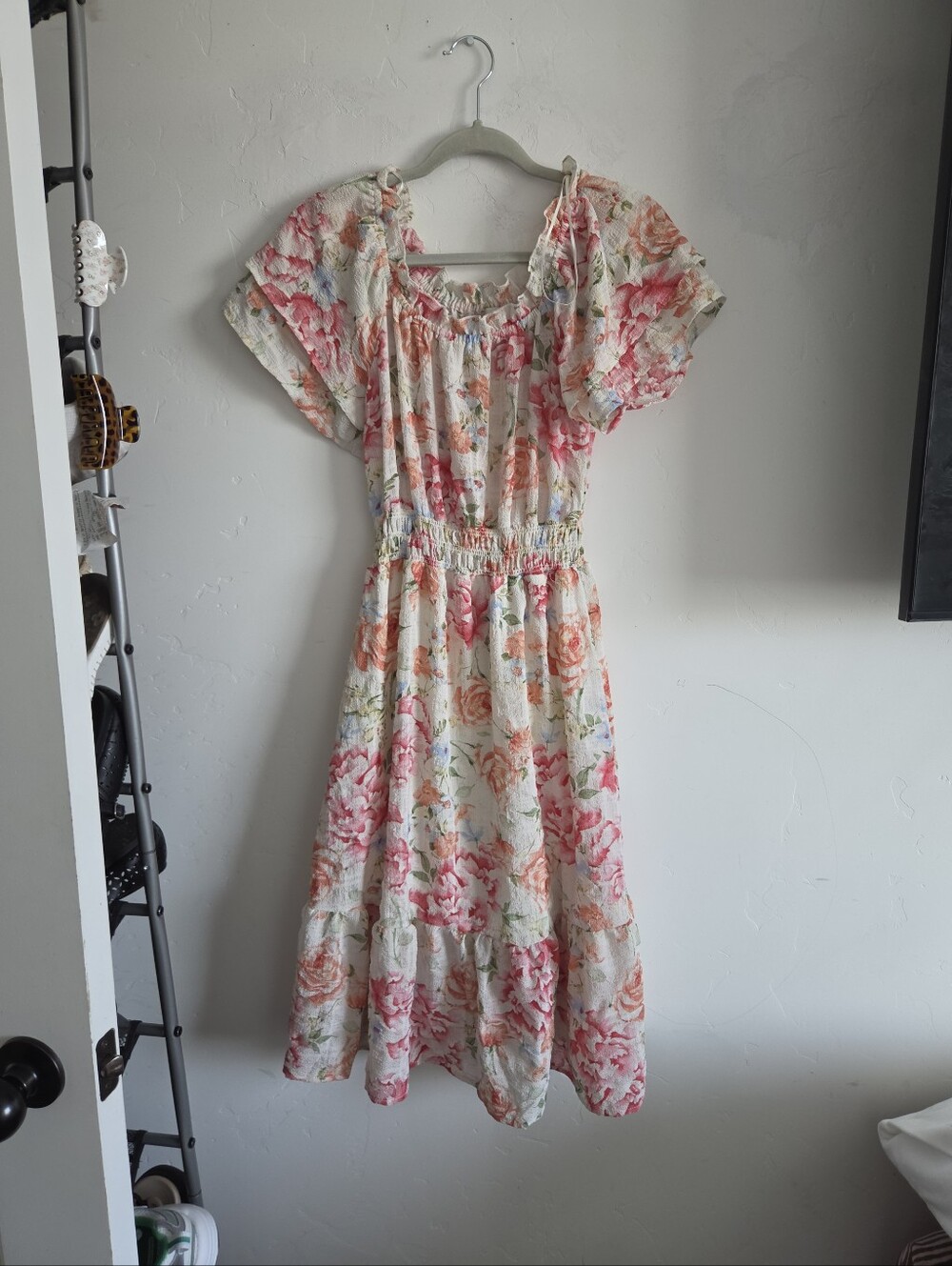 Chenault Floral Puff-Sleeve Midi Dress in Pink and Cream